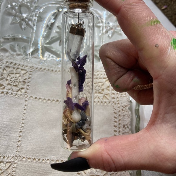 Glass curiosity jars holding beautiful ephemera - Picture 12 of 14